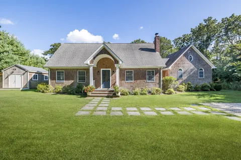 $2,995,000 | 14 Debras Way, Wainscott, NY 11975