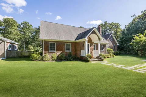 $2,995,000 | 14 Debras Way, Wainscott, NY 11975