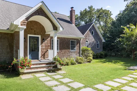 $2,995,000 | 14 Debras Way, Wainscott, NY 11975