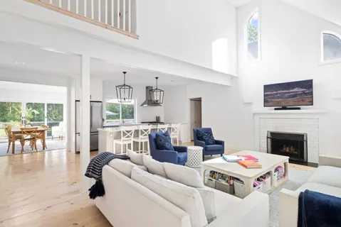 $2,995,000 | 14 Debras Way, Wainscott, NY 11975