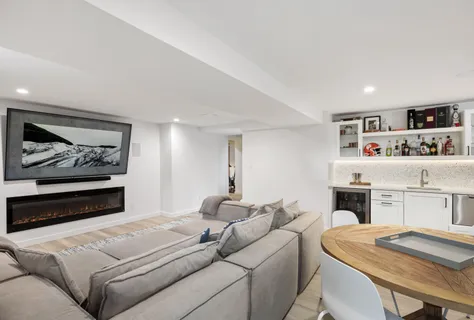 $2,995,000 | 14 Debras Way, Wainscott, NY 11975