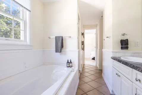 $2,995,000 | 14 Debras Way, Wainscott, NY 11975