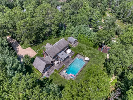 $2,995,000 | 14 Debras Way, Wainscott, NY 11975