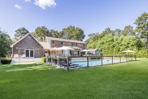 $2,995,000 | 14 Debras Way, Wainscott, NY 11975
