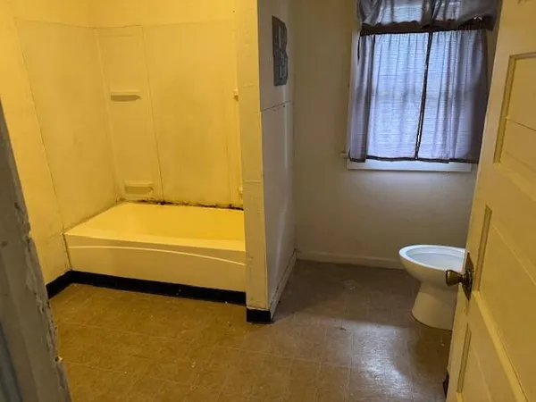 $89,900 | 905 Martin Luther King Jr Drive, Jackson, MI 49203