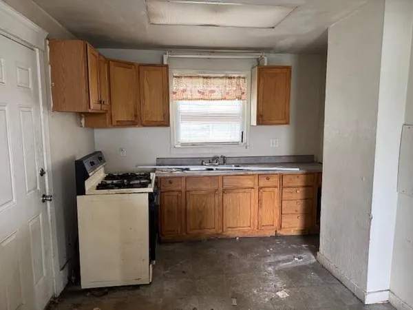 $89,900 | 905 Martin Luther King Jr Drive, Jackson, MI 49203