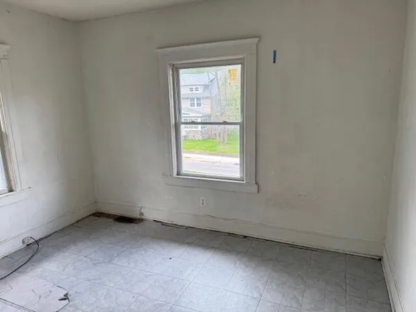 $89,900 | 905 Martin Luther King Jr Drive, Jackson, MI 49203
