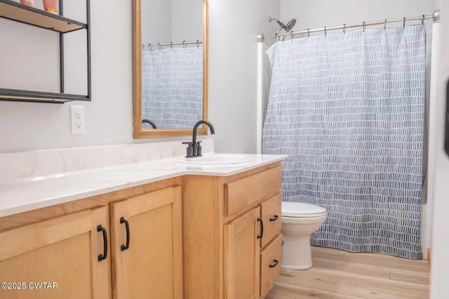 a view of livingroom with furniture