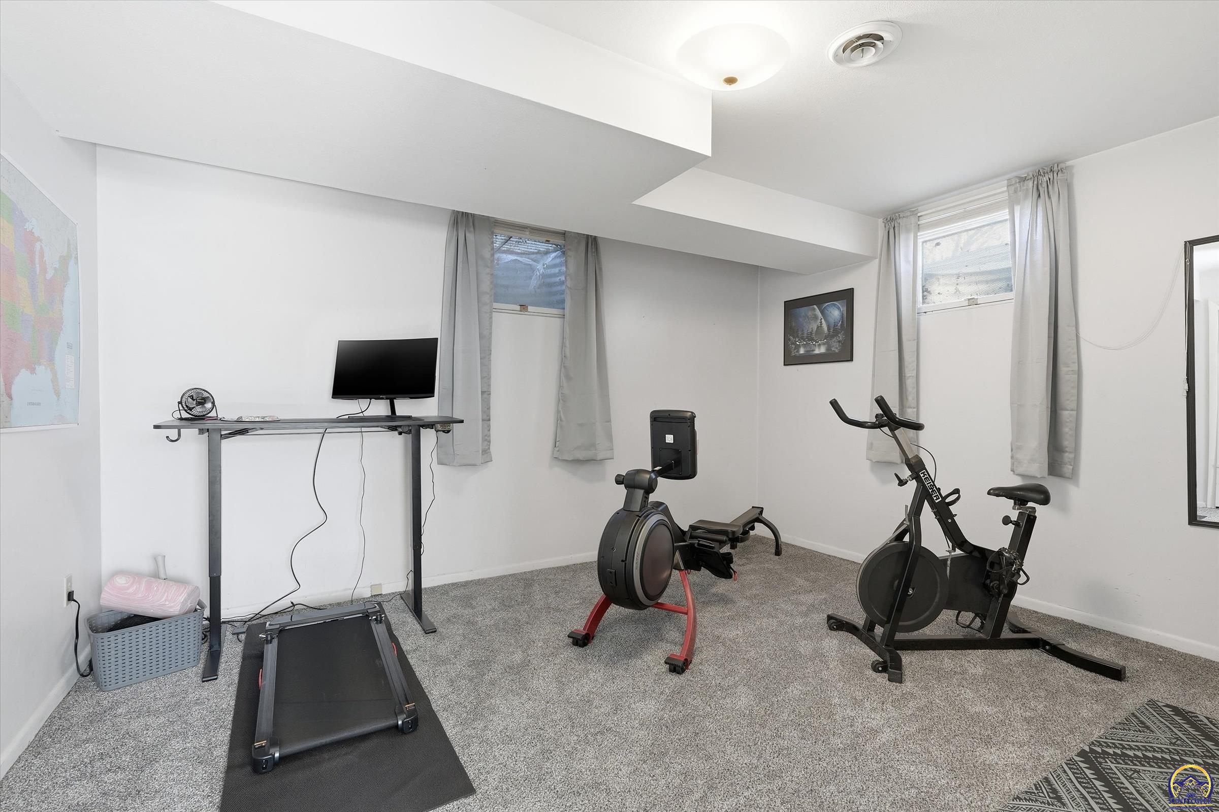 4330 Southeast 26th Terrace Topeka, KS 66605 - Photo 23 of 38