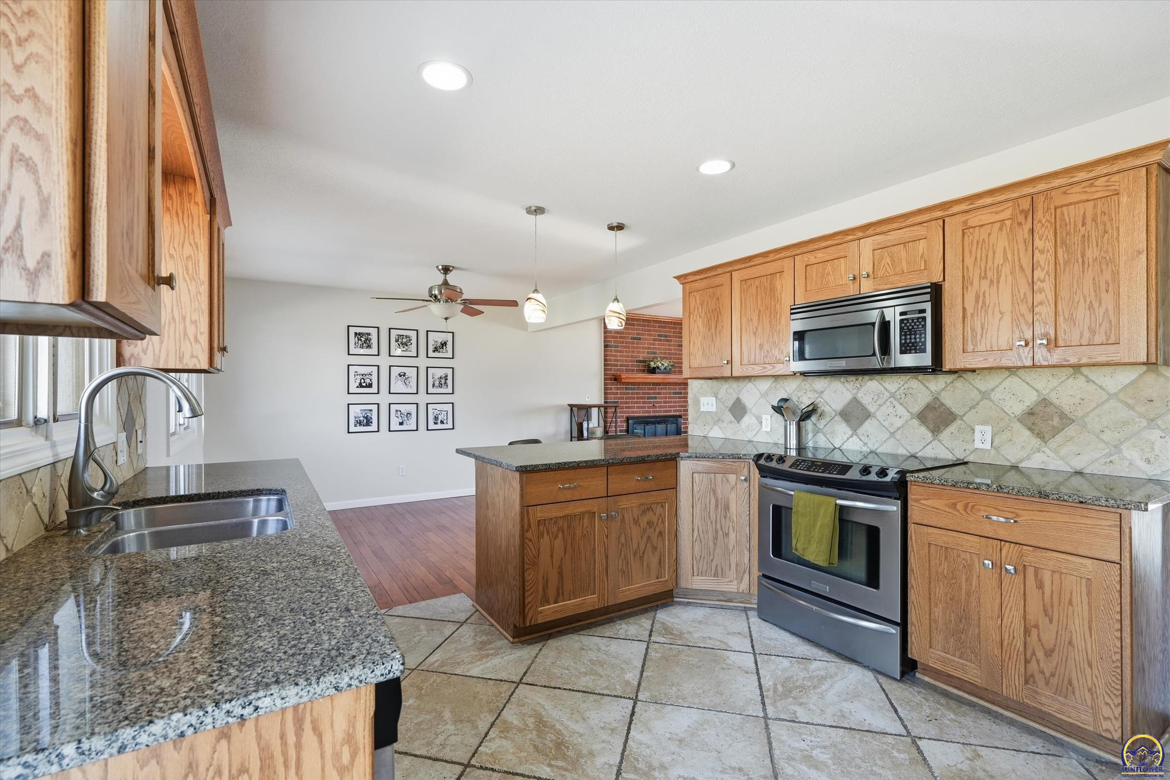 4330 Southeast 26th Terrace Topeka, KS 66605 - Photo 10 of 38