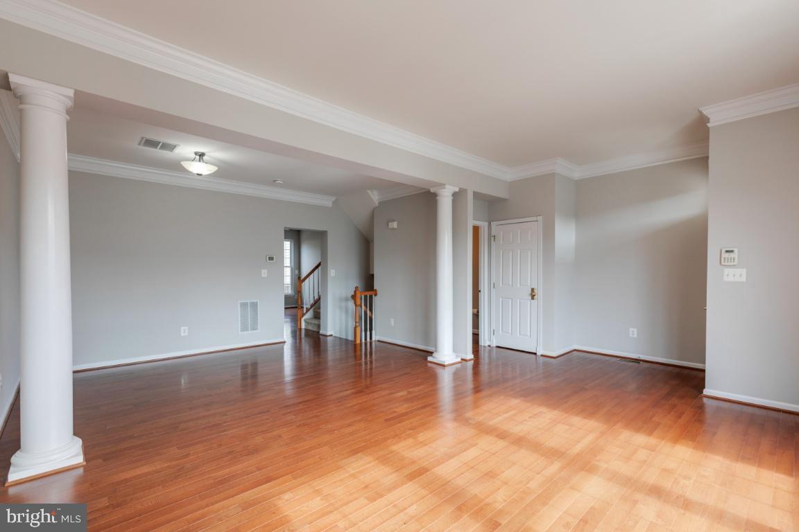 25286 McIntyre Square Chantilly, VA 20152 - Photo 4 of 35