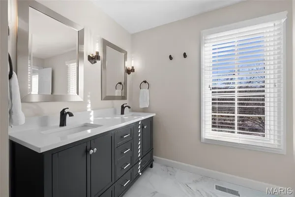 $1,720,000 | 1103 Bonhomme Bluff Court, Chesterfield, MO 63005