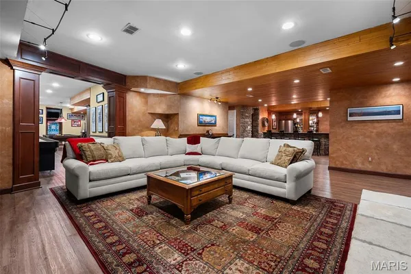 $1,720,000 | 1103 Bonhomme Bluff Court, Chesterfield, MO 63005