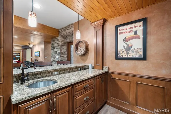 $1,720,000 | 1103 Bonhomme Bluff Court, Chesterfield, MO 63005
