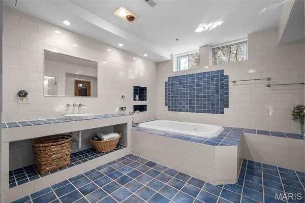 $1,720,000 | 1103 Bonhomme Bluff Court, Chesterfield, MO 63005