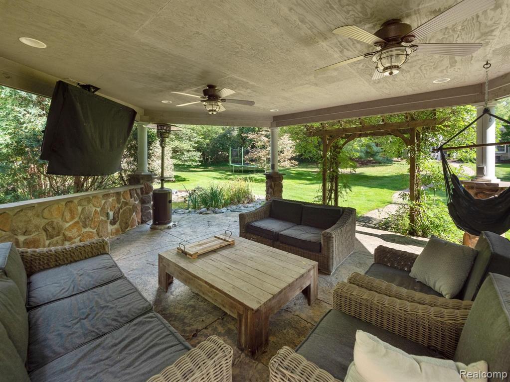 32515 Bingham Road Bingham Farms, MI 48025 - Photo 3 of 38