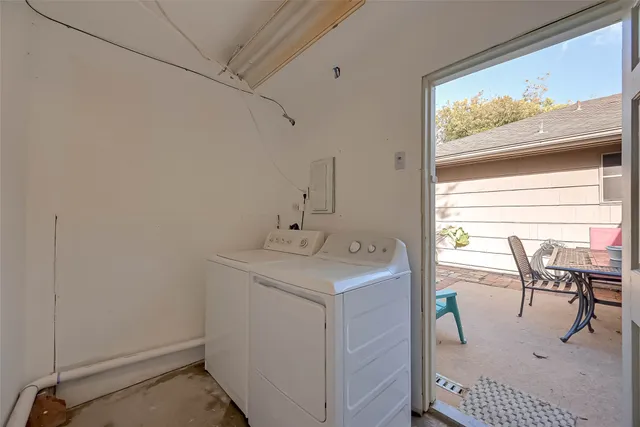 $2,000 | 6018 Berendo Street, Houston, TX 77092