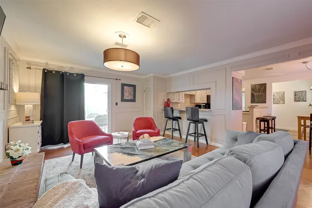 $2,000 | 6018 Berendo Street, Houston, TX 77092