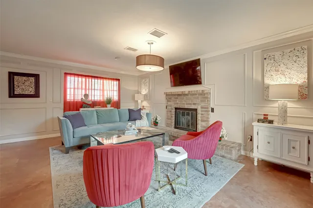 $2,000 | 6018 Berendo Street, Houston, TX 77092