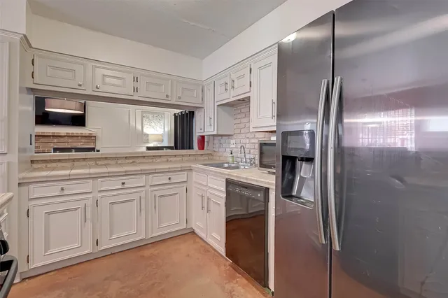 $1,900 | 6018 Berendo Street, Houston, TX 77092