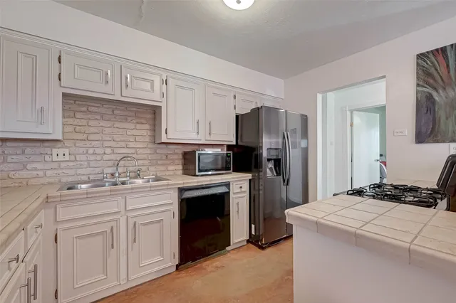 $1,900 | 6018 Berendo Street, Houston, TX 77092