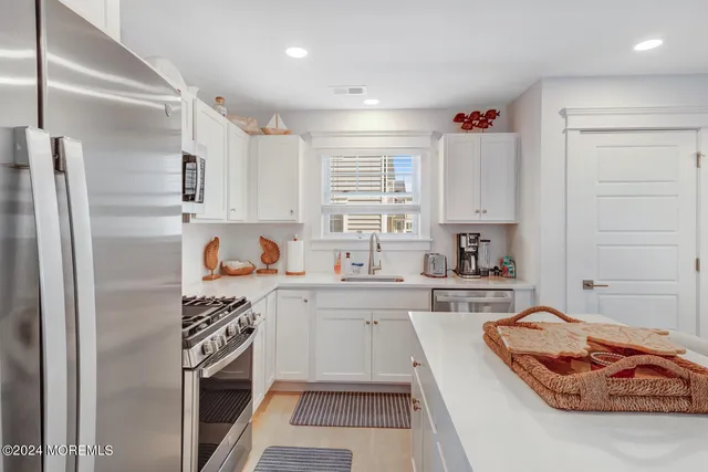 $2,500 | 19 Cummings Street, Unit 108, Mantoloking, NJ 08738