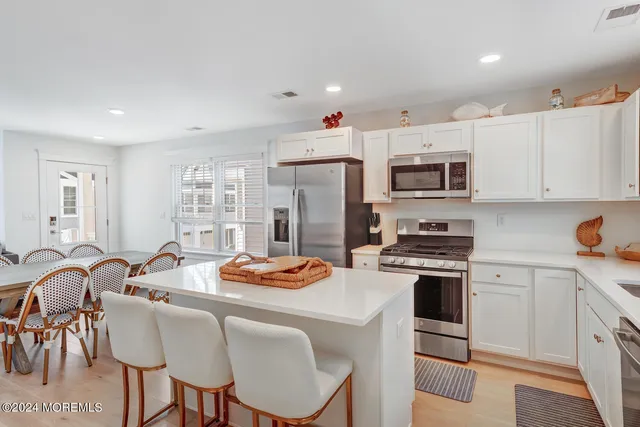 $2,500 | 19 Cummings Street, Unit 108, Mantoloking, NJ 08738