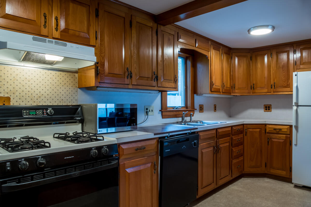 3 McKinney Road Harpswell, ME 04079 - Photo 47 of 81 55-Cottage kitchen (3 of 5)