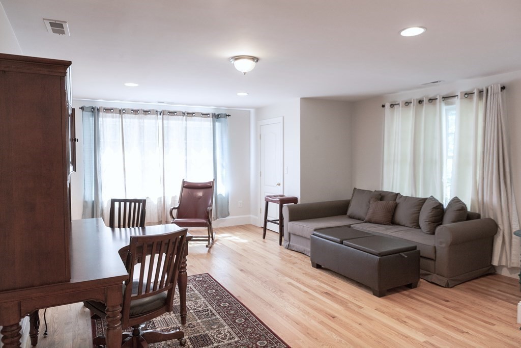 10 Larch Road, Unit 10 Wellesley, MA 02482 - Photo 15 of 26