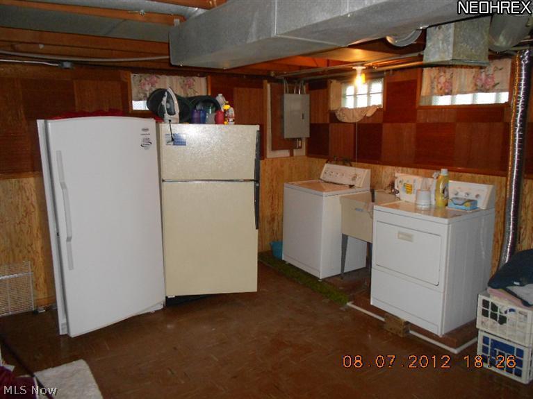 13820 Hathaway Road Cleveland, OH 44125 - Photo 19 of 23 LAUNDRY AREA!