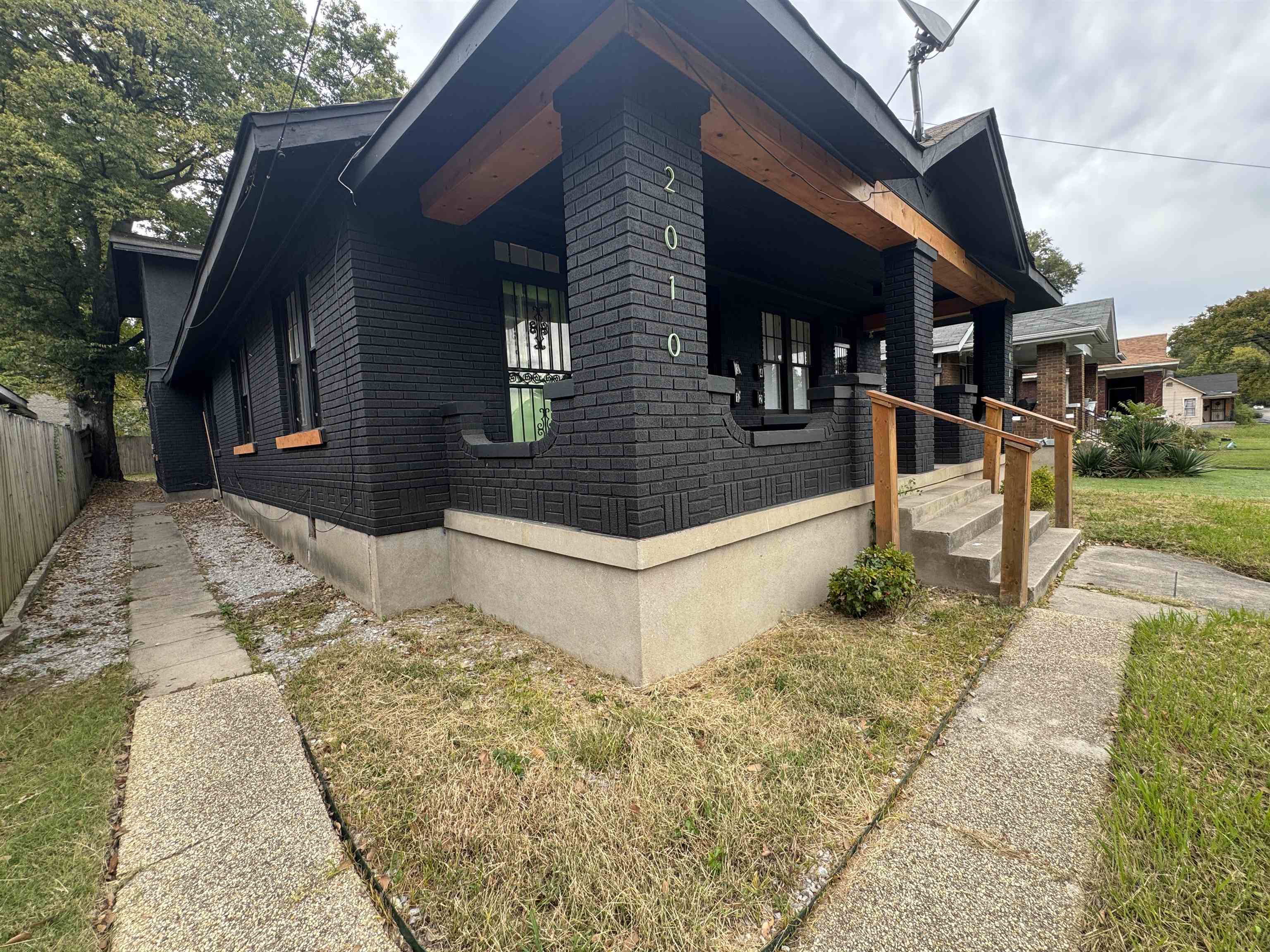 2012 Carnes Avenue Memphis, TN 38114 - Photo 3 of 28 a front view of a house