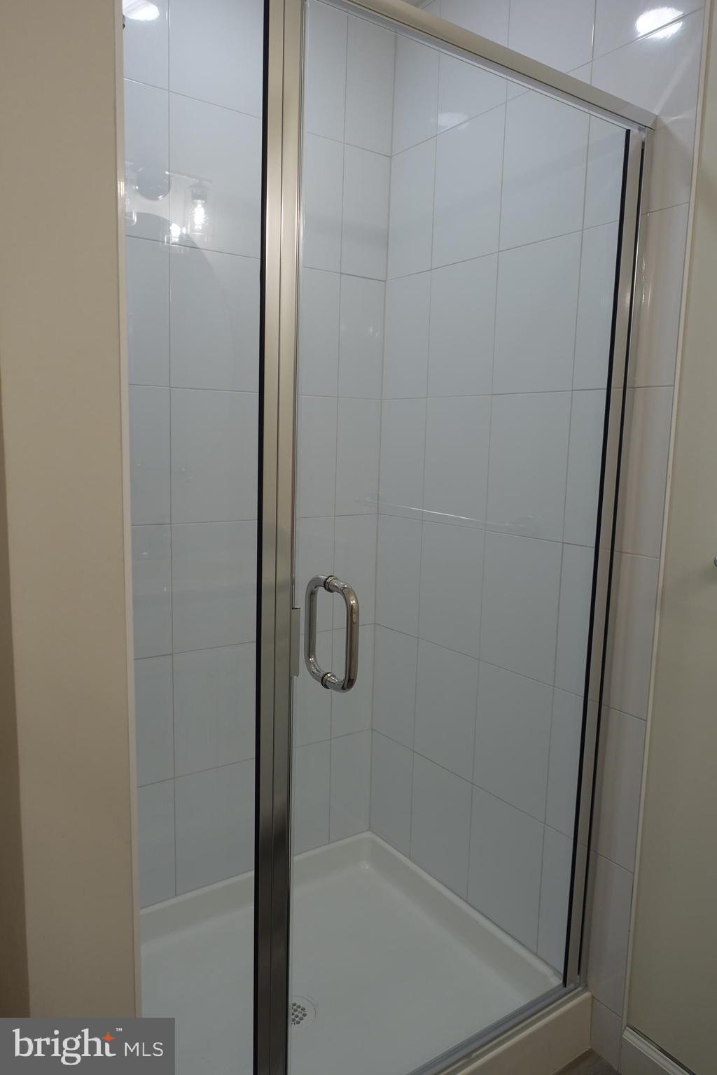 123 Tennessee Road Stevensville, MD 21666 - Photo 17 of 25 enclosed tile shower