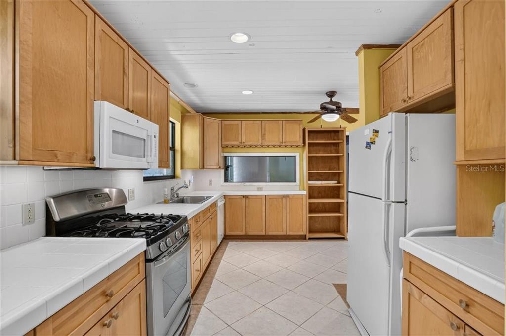 811 Sarabay Road Osprey, FL 34229 - Photo 5 of 36
