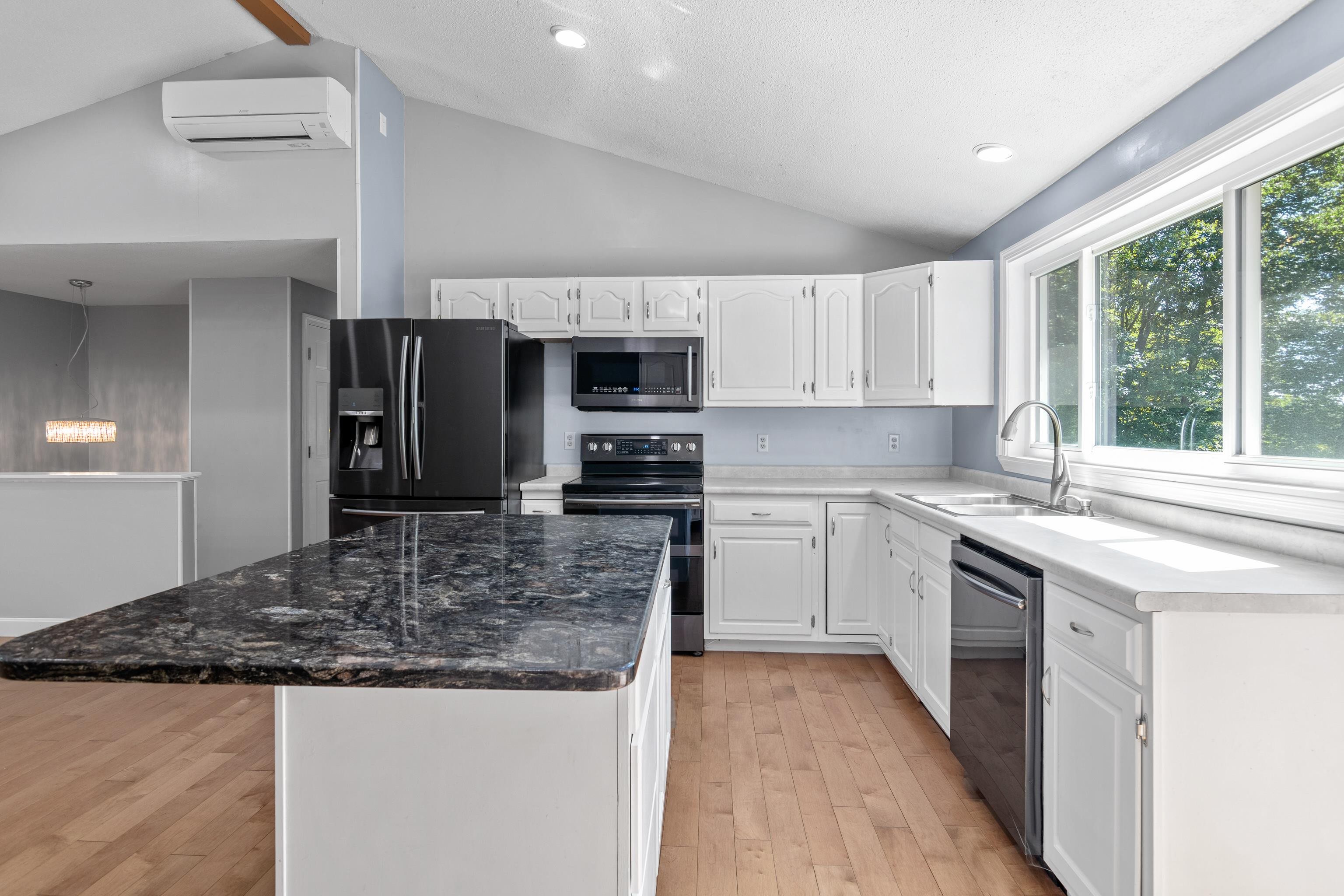 73 Deering Center Road Weare, NH 03281 - Photo 5 of 39