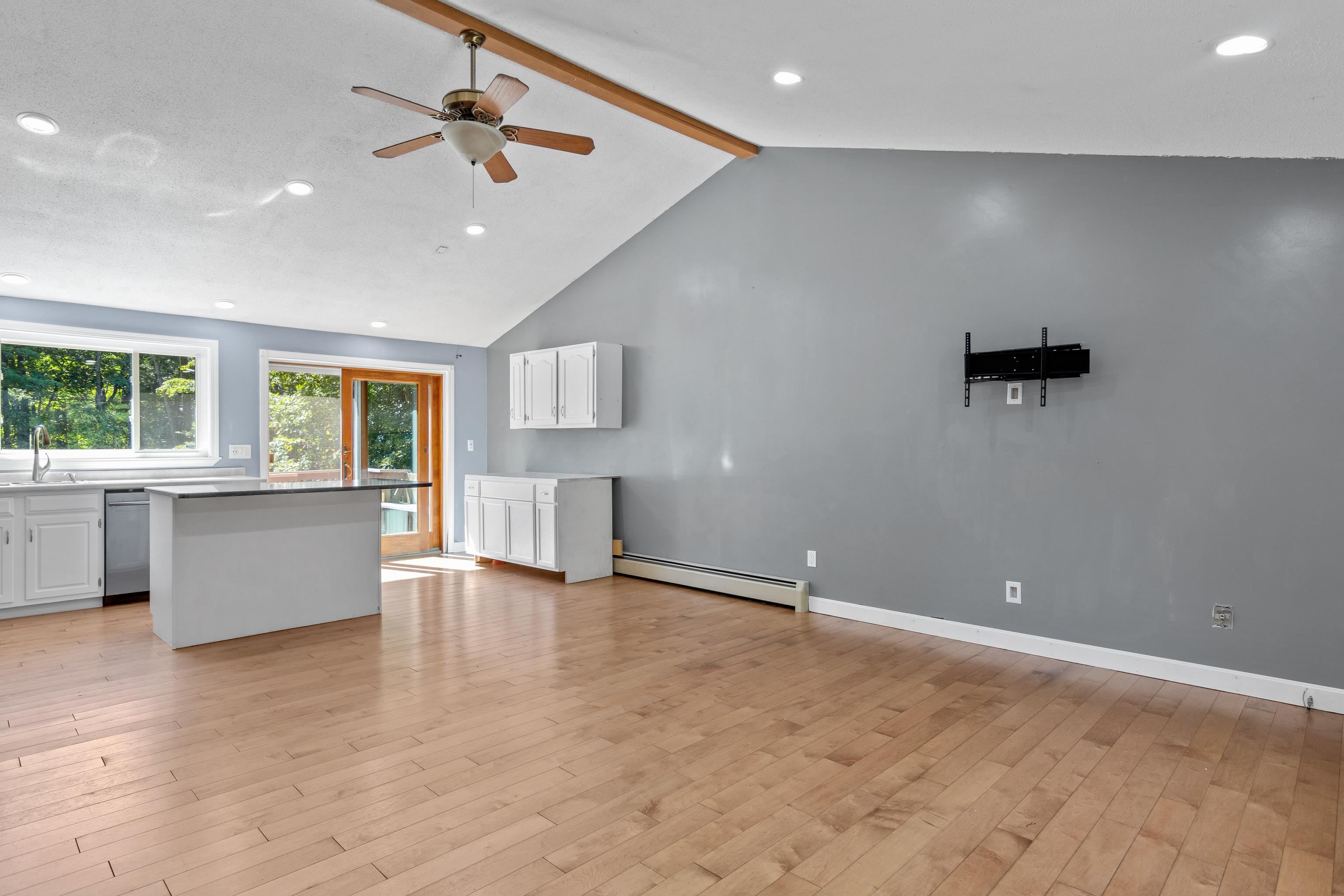 73 Deering Center Road Weare, NH 03281 - Photo 8 of 39