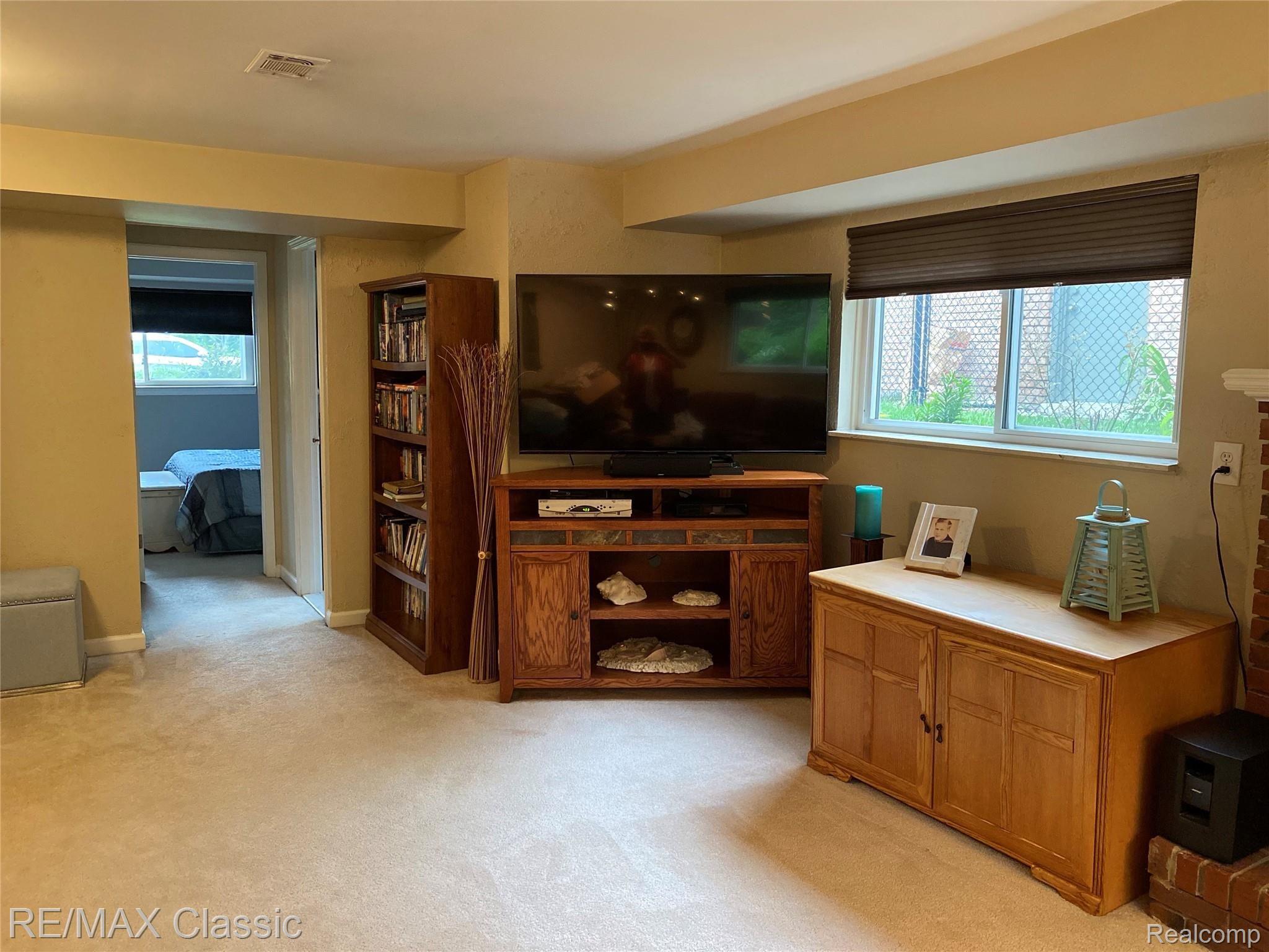 43120 Hanford Road Canton, MI 48187 - Photo 70 of 82 VVZfOS84Tvu%IAVdVHusOw.jpg