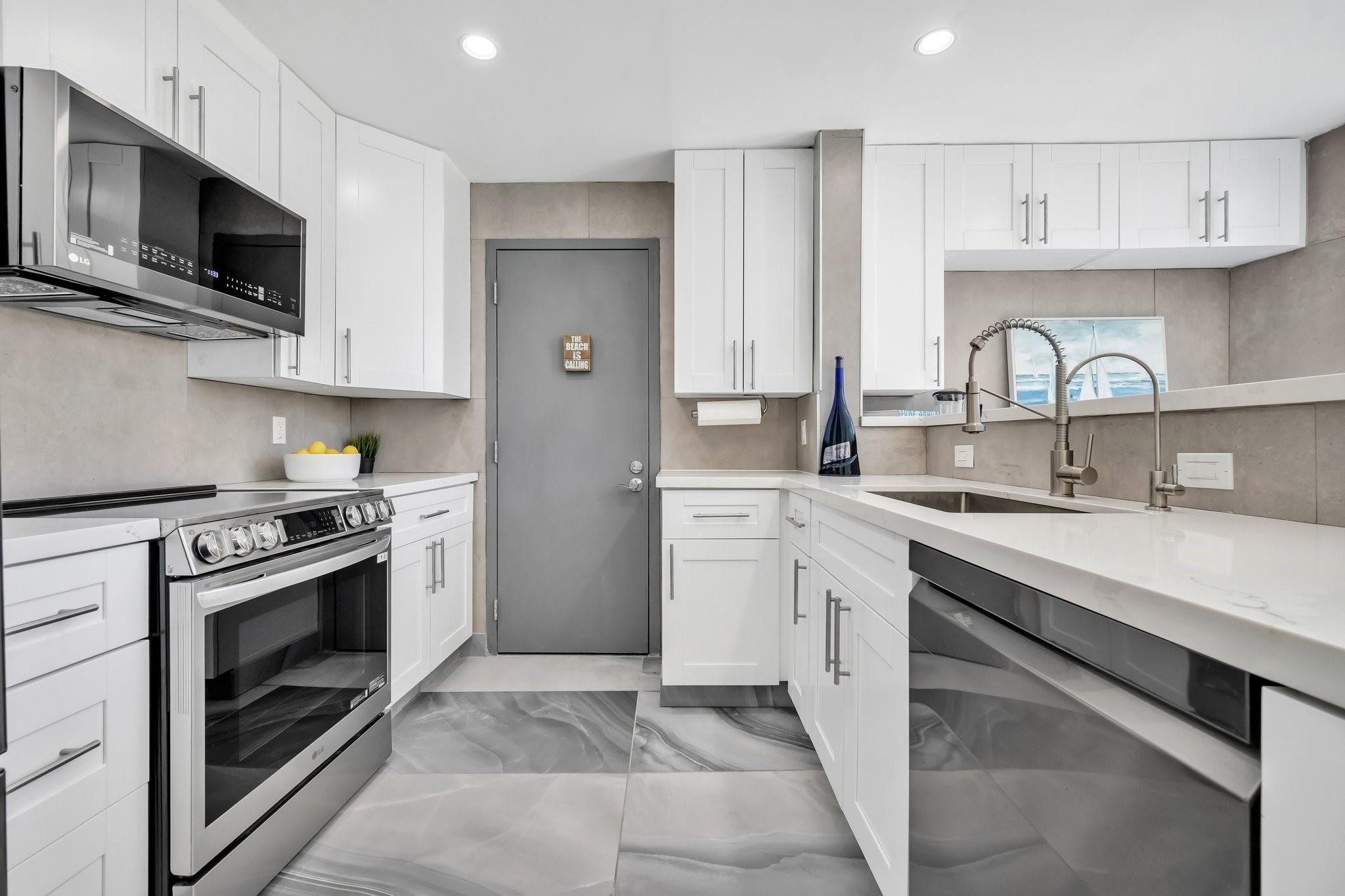 720 Bayshore Drive, Unit 202 Fort Lauderdale, FL 33304 - Photo 4 of 20 Photo 4