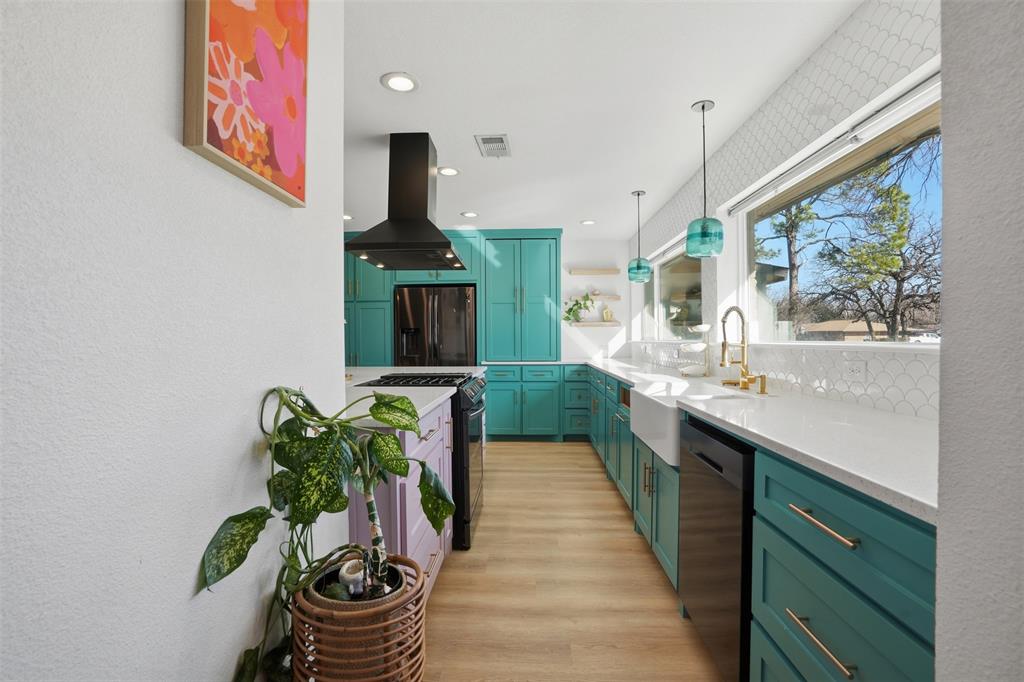 1008 Ridgewood Terrace Arlington, TX 76012 - Photo 14 of 40 a kitchen with counter top space and wooden floor