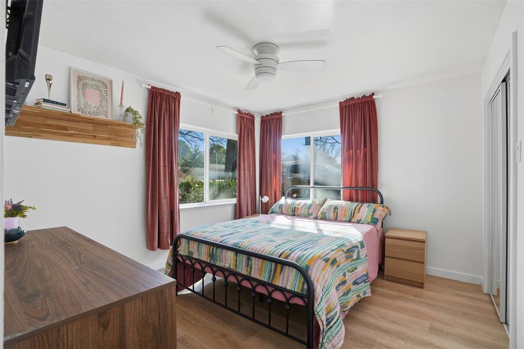 1008 Ridgewood Terrace Arlington, TX 76012 - Photo 20 of 40 a bedroom with a bed and a window