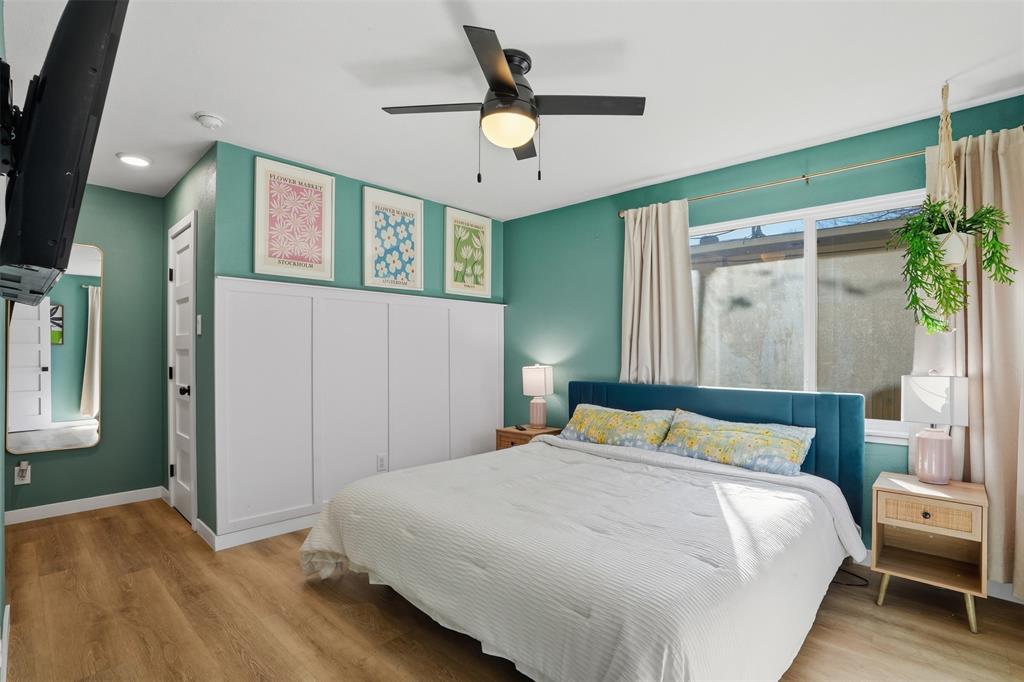 1008 Ridgewood Terrace Arlington, TX 76012 - Photo 25 of 40 a bedroom with a bed and a chandelier