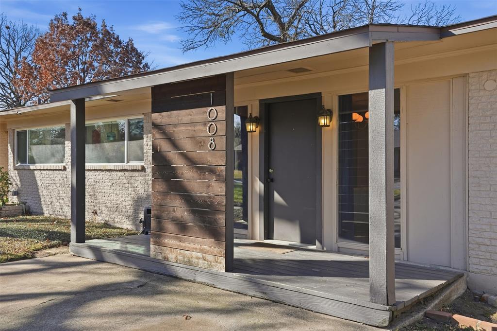 1008 Ridgewood Terrace Arlington, TX 76012 - Photo 5 of 40 a view of entrance door of the house