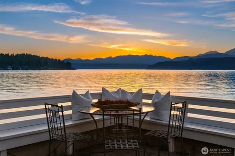 $3,000,000 | 7611 Highway 106, Union, WA 98592