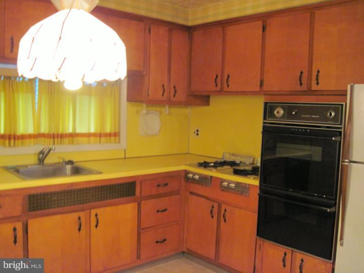 8918 Blue Grass Road Philadelphia, PA 19152 - Photo 5 of 10 Gallery Image 5