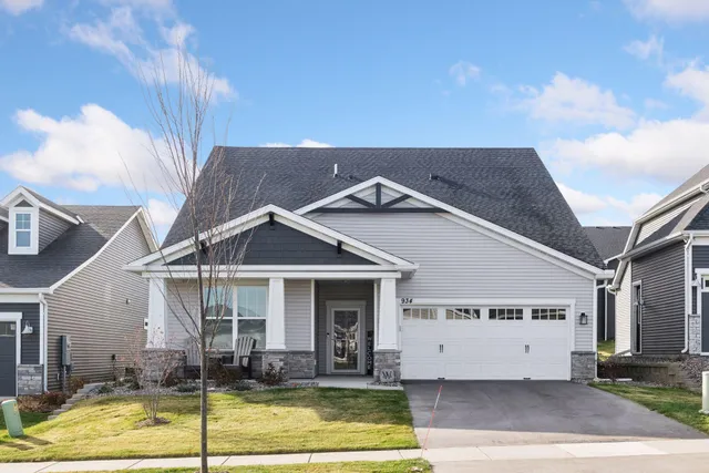 $779,900 | 934 Goldfinch Street, Chaska, MN 55318