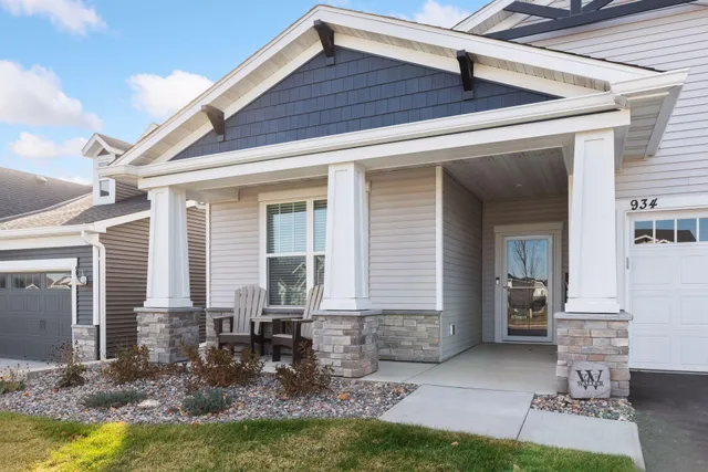 $779,900 | 934 Goldfinch Street, Chaska, MN 55318