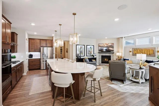 $779,900 | 934 Goldfinch Street, Chaska, MN 55318