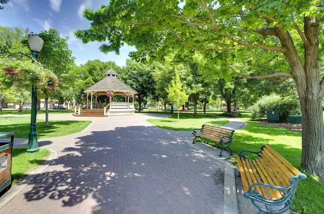 $779,900 | 934 Goldfinch Street, Chaska, MN 55318