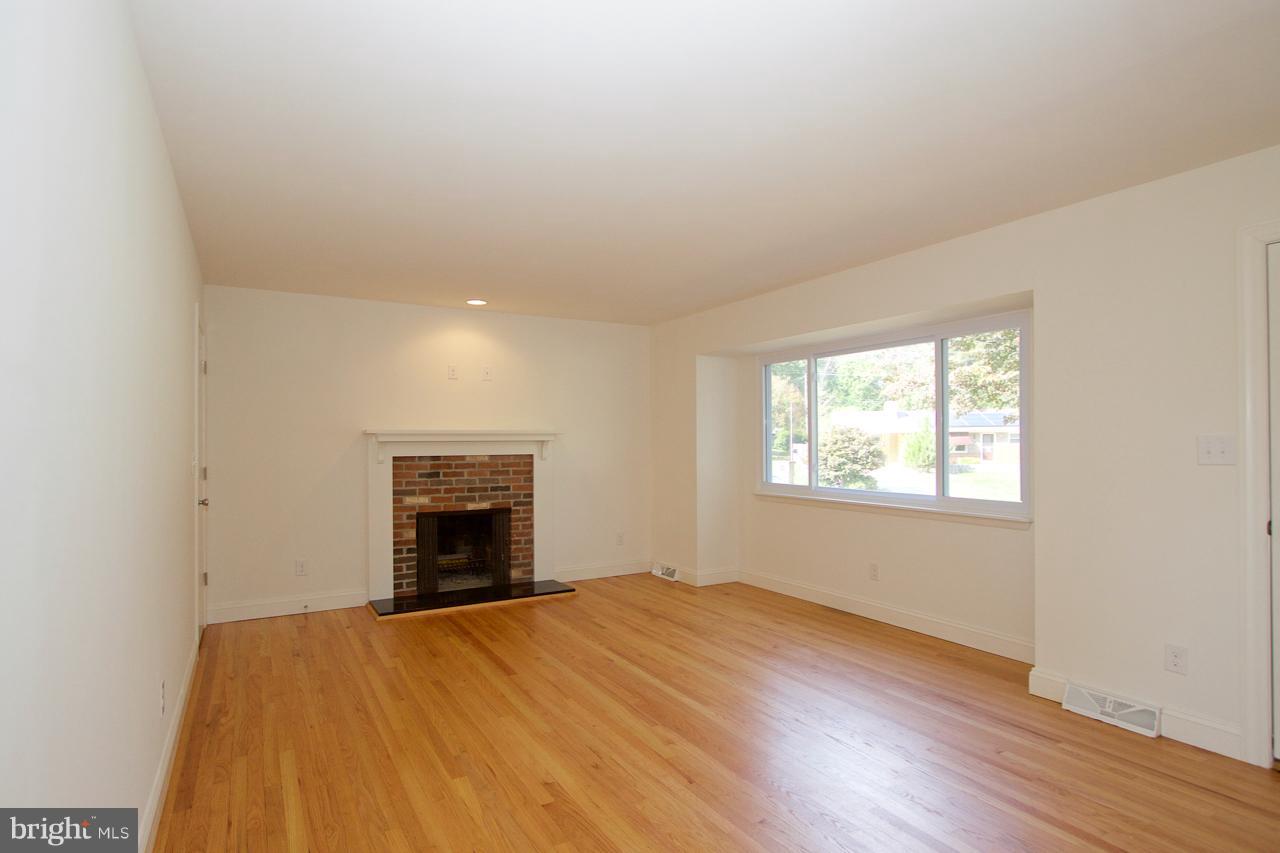 7 Colonial Road Bel Air, MD 21014 - Photo 2 of 30 Living Room