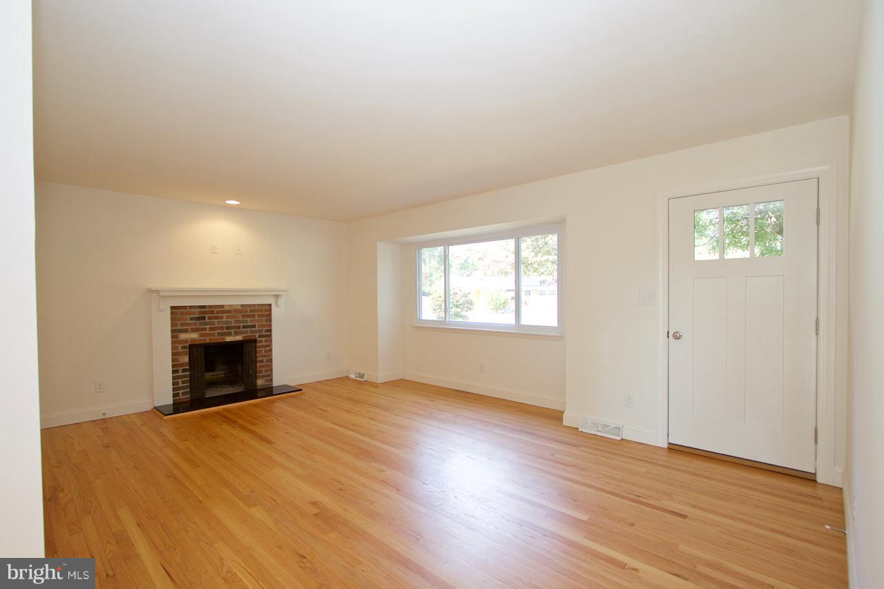 7 Colonial Road Bel Air, MD 21014 - Photo 3 of 30 Living Room