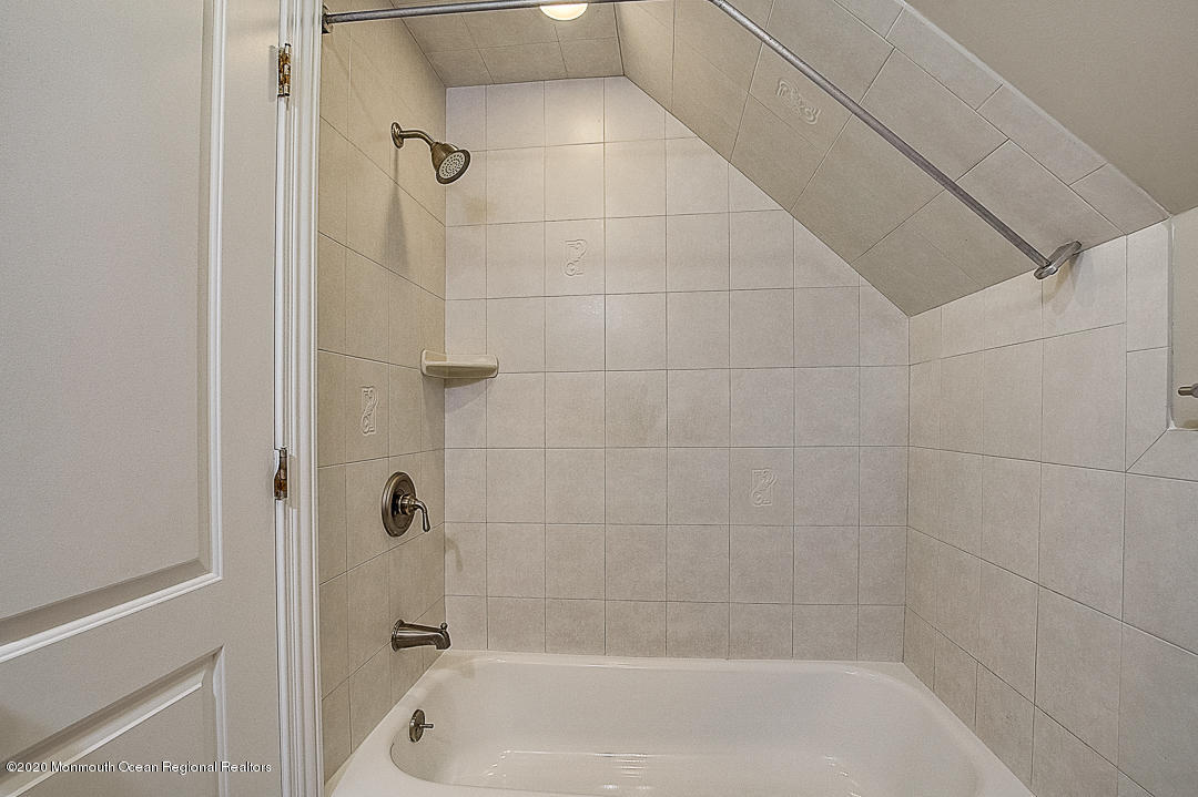 257 Lloyd Road Aberdeen, NJ 07747 - Photo 16 of 46 a bathroom with a bathtub